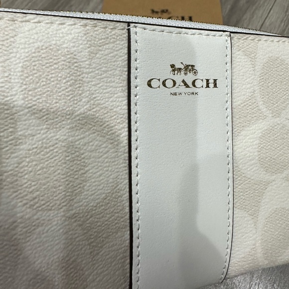 NWT Coach Wristlet - Picture 4 of 12